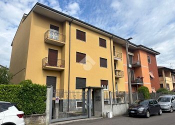 Three-room apartment Piazza 1° Maggio, Corbetta - photo 1