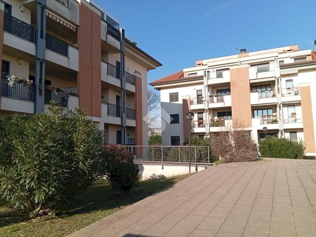 Box Piazzetta Caduti di Nassiriya, Corbetta - photo 1