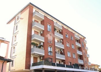 Three-room apartment Via Alessandro Manzoni, Bareggio - photo 1