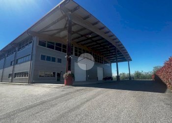 Capannone Via Caravaggio, Trinità - foto 1