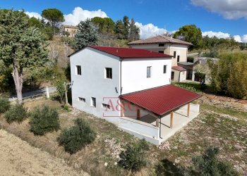 Foto 1 - Casa indipendente Contrada Fiastra, Ripe San Ginesio - foto 1