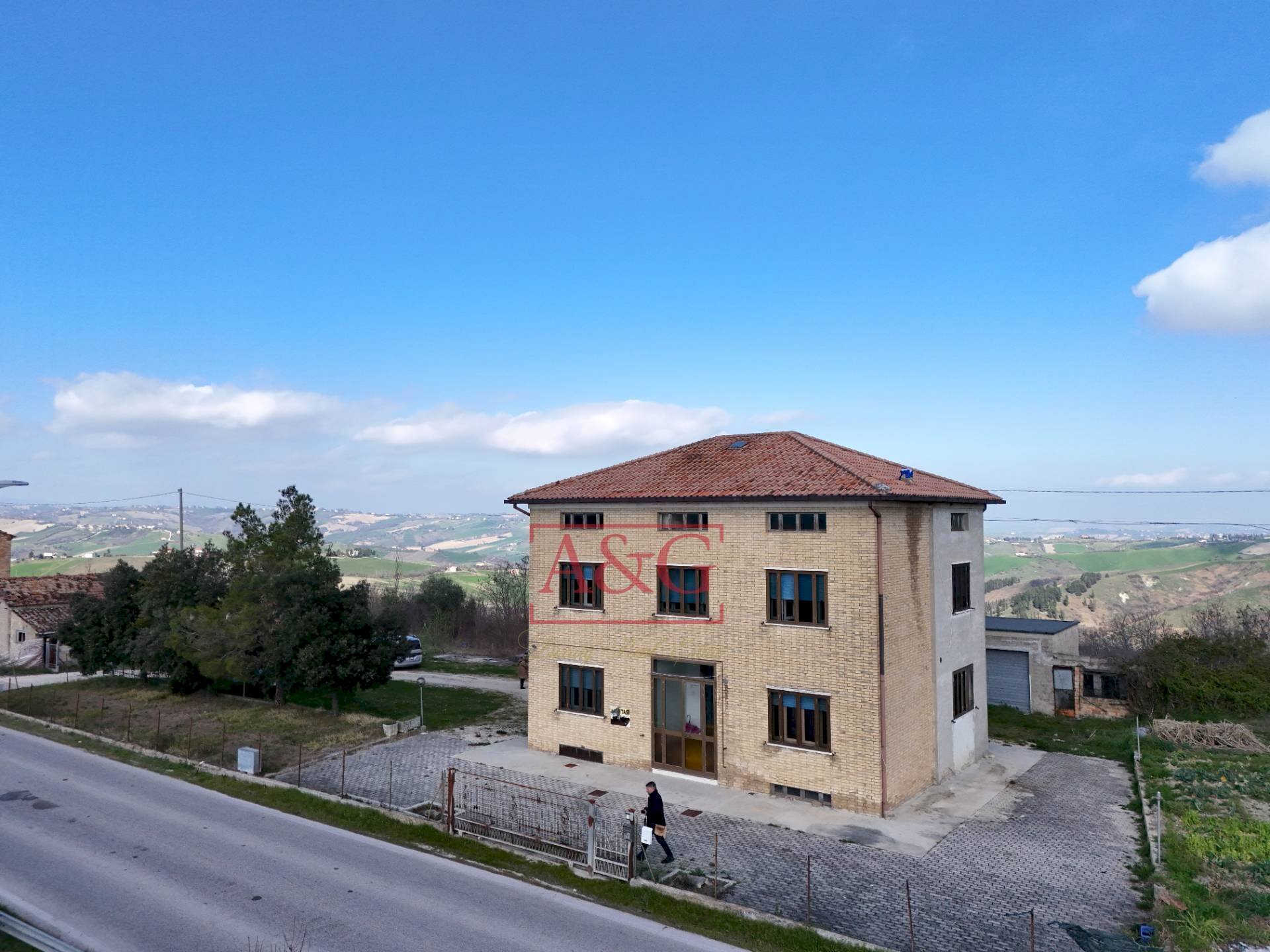 Foto 2 - Casa indipendente Strada Falerienze a Monte
29, Falerone - foto 2