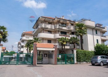 Edificio all\'aperto - Appartamento via San Carlo
19, Bareggio - foto 1