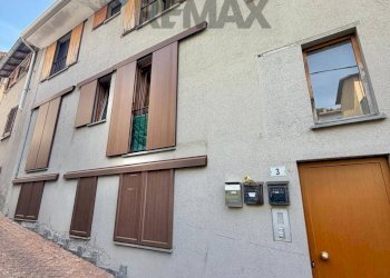 Edificio all\'aperto - Appartamento VIA PIRROTTA
 
3, Duno - foto 1