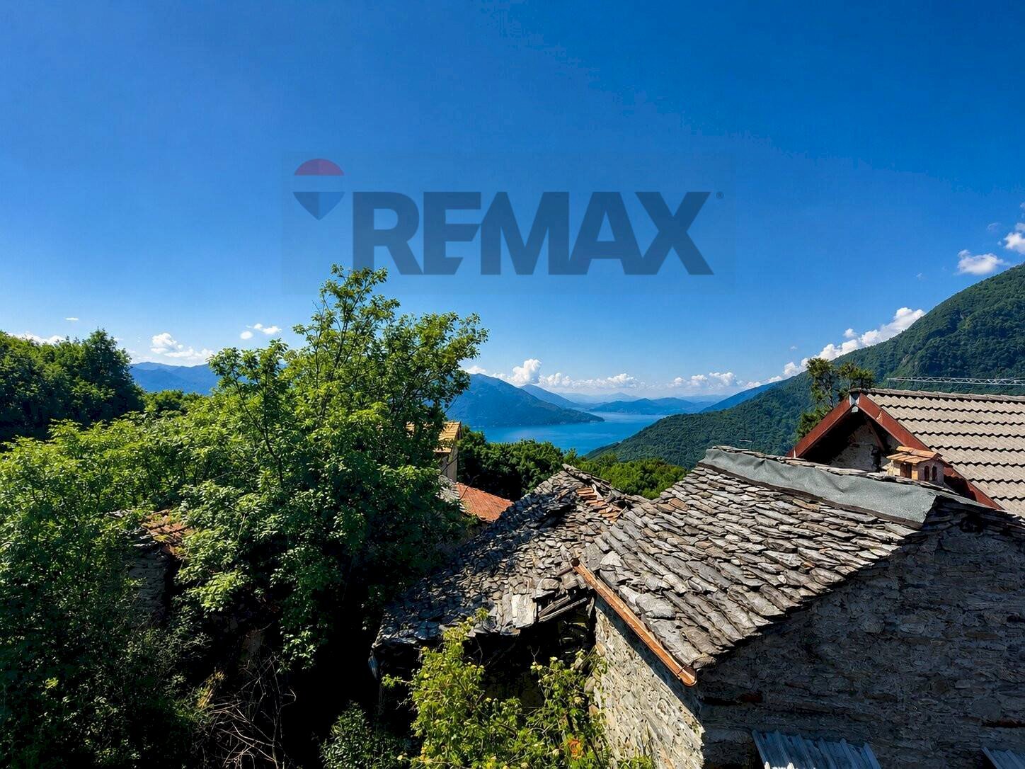 Vista delle montagne - Casa indipendente Via Cecilia Coretta
 
3, Trarego Viggiona - foto 1