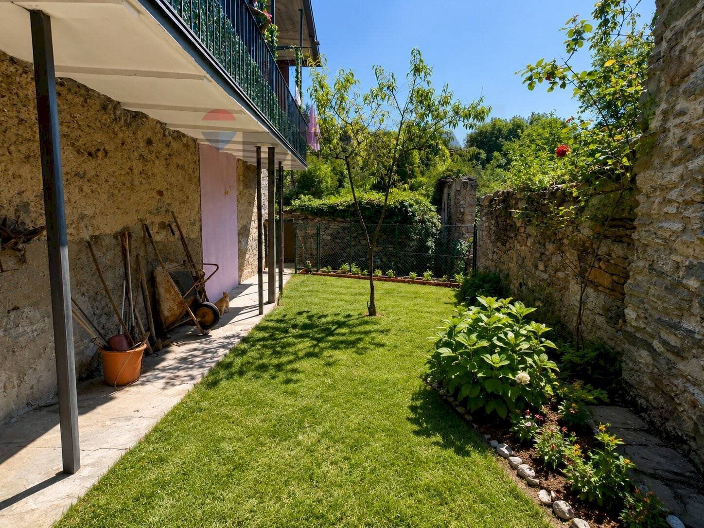 Giardino - Casa indipendente Via Cecilia Coretta
3, Trarego Viggiona - foto 2