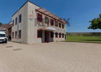 Edificio all\'aperto - Capannone VIA BASSI
6, Arcisate - foto 2
