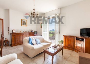 Soggiorno - Three-room apartment Via S. Bartolomeo
 
10, Vellezzo Bellini - photo 1