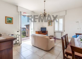 Soggiorno - Three-room apartment Via S. Bartolomeo
 
10, Vellezzo Bellini - photo 2
