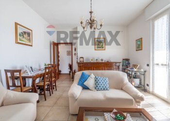 Soggiorno - Three-room apartment Via S. Bartolomeo
 
10, Vellezzo Bellini - photo 4