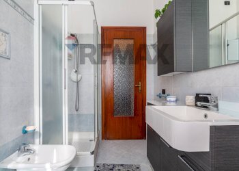 Bagno - Three-room apartment Via S. Bartolomeo
 
10, Vellezzo Bellini - photo 27