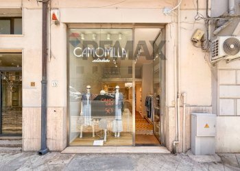 Edificio all\'aperto - Negozio VIA SCIUTI
13, Palermo - foto 1