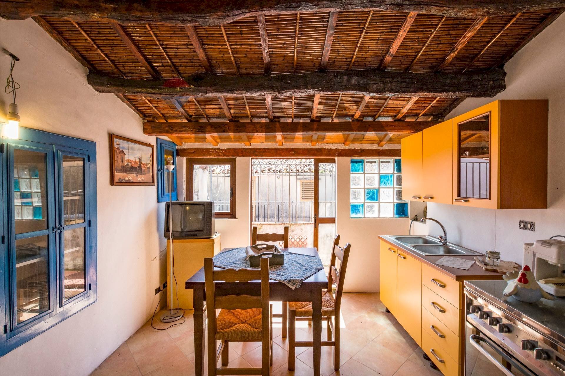 Cucina - Independent house Via Cristoforo Grisanti
 
32, Isnello - photo 2