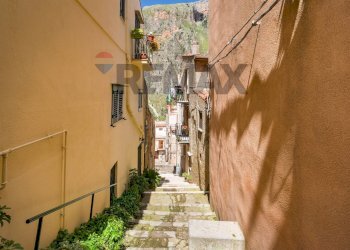 Edificio all\'aperto - Independent house Via Cristoforo Grisanti
 
32, Isnello - photo 24