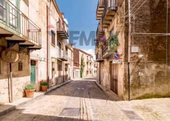 Edificio all\'aperto - Independent house Via Cristoforo Grisanti
 
32, Isnello - photo 25