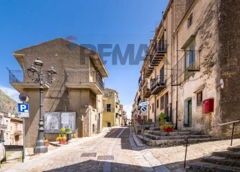 Edificio all\'aperto - Independent house Via Cristoforo Grisanti
 
32, Isnello - photo 26