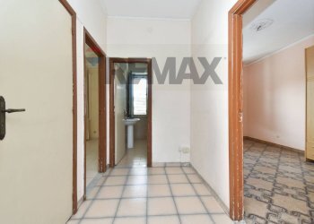 Hall / corridoio - Three-room apartment Piazza del Popolo
 
2, Lentini - photo 11