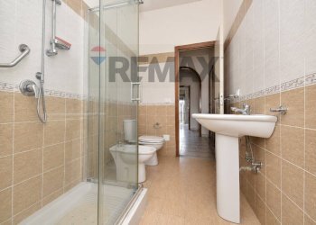 Bagno - Three-room apartment Piazza del Popolo
 
2, Lentini - photo 12
