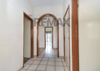 Hall / corridoio - Three-room apartment Piazza del Popolo
 
2, Lentini - photo 22