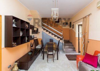 Soggiorno - Casa indipendente Via Santa Barbara
 
53/57, Catania - foto 3