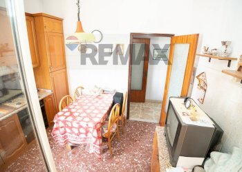 Sala da pranzo - Apartment Via Circumvallazione
 
239/A, Paterno - photo 11