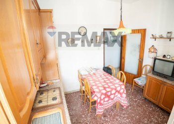 Sala da pranzo - Apartment Via Circumvallazione
 
239/A, Paterno - photo 12