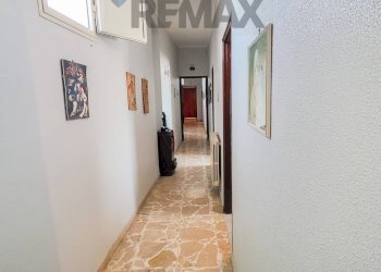 Hall / corridoio - Apartment Via Circumvallazione
 
239/A, Paterno - photo 29