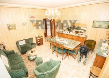 Sala da pranzo - Apartment Via Circumvallazione
 
239/A, Paterno - photo 31