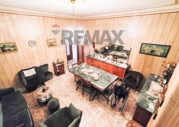 Sala da pranzo - Apartment Via Circumvallazione
 
239/A, Paterno - photo 32