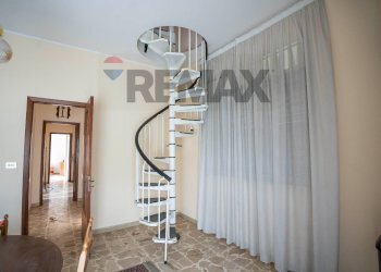Scale - Three-room apartment Via R. Livatino
 
7, Aci Sant'Antonio - photo 13