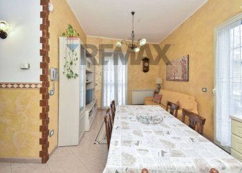 Sala da pranzo - Casa indipendente Via Lecco
41, Paterno - foto 32
