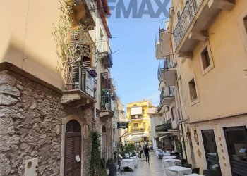 Edificio all\'aperto - Trilocale Via Giardinazzo
 
1, Taormina - foto 1