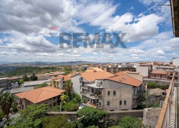 Edificio all\'aperto - Quadrilocale Via Pistoia
 
2, Biancavilla - foto 3