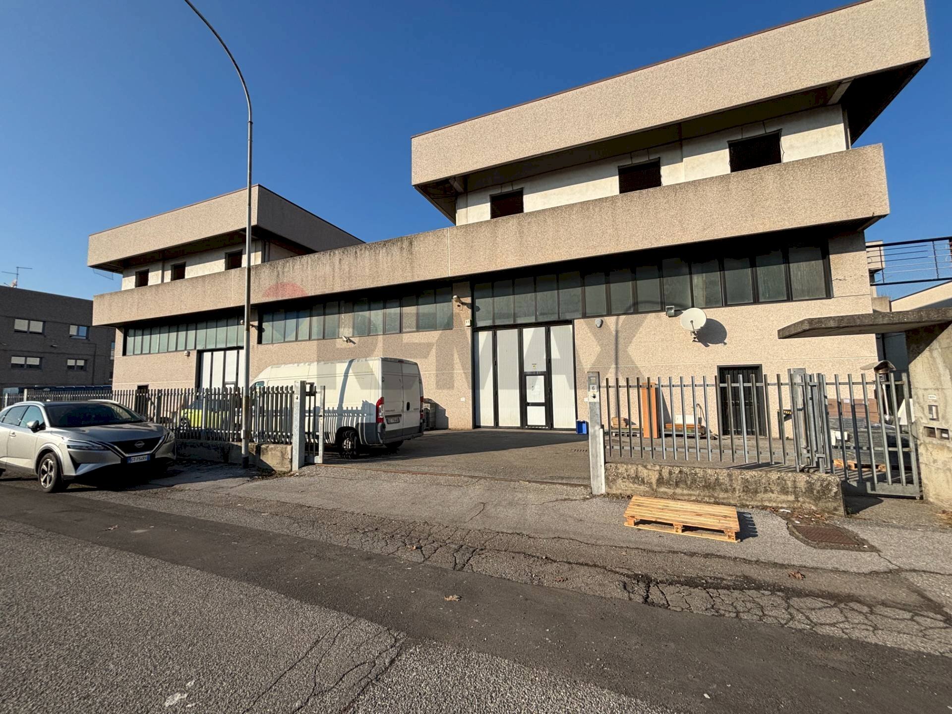 Edificio all\'aperto - Capannone via Napoli
 
8, Bussero - foto 1