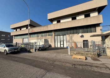 Edificio all\'aperto - Capannone via Napoli
8, Bussero - foto 1