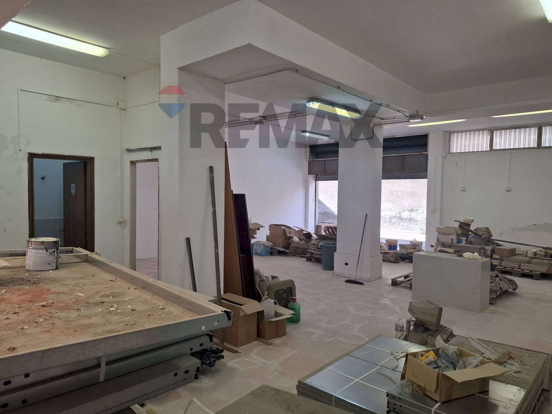 Foto 2 - Commercial Premises Via Antonio Gramsci
 
4-4A, Aci Castello - photo 1