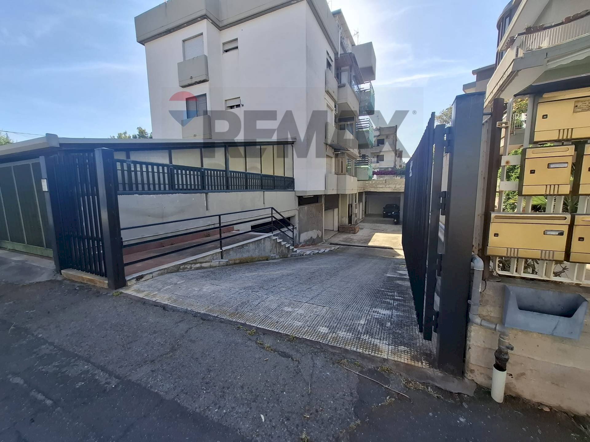 Ingresso Carrabile - Locale Commerciale Via Antonio Gramsci
 
4-4A, Aci Castello - planimetria 1