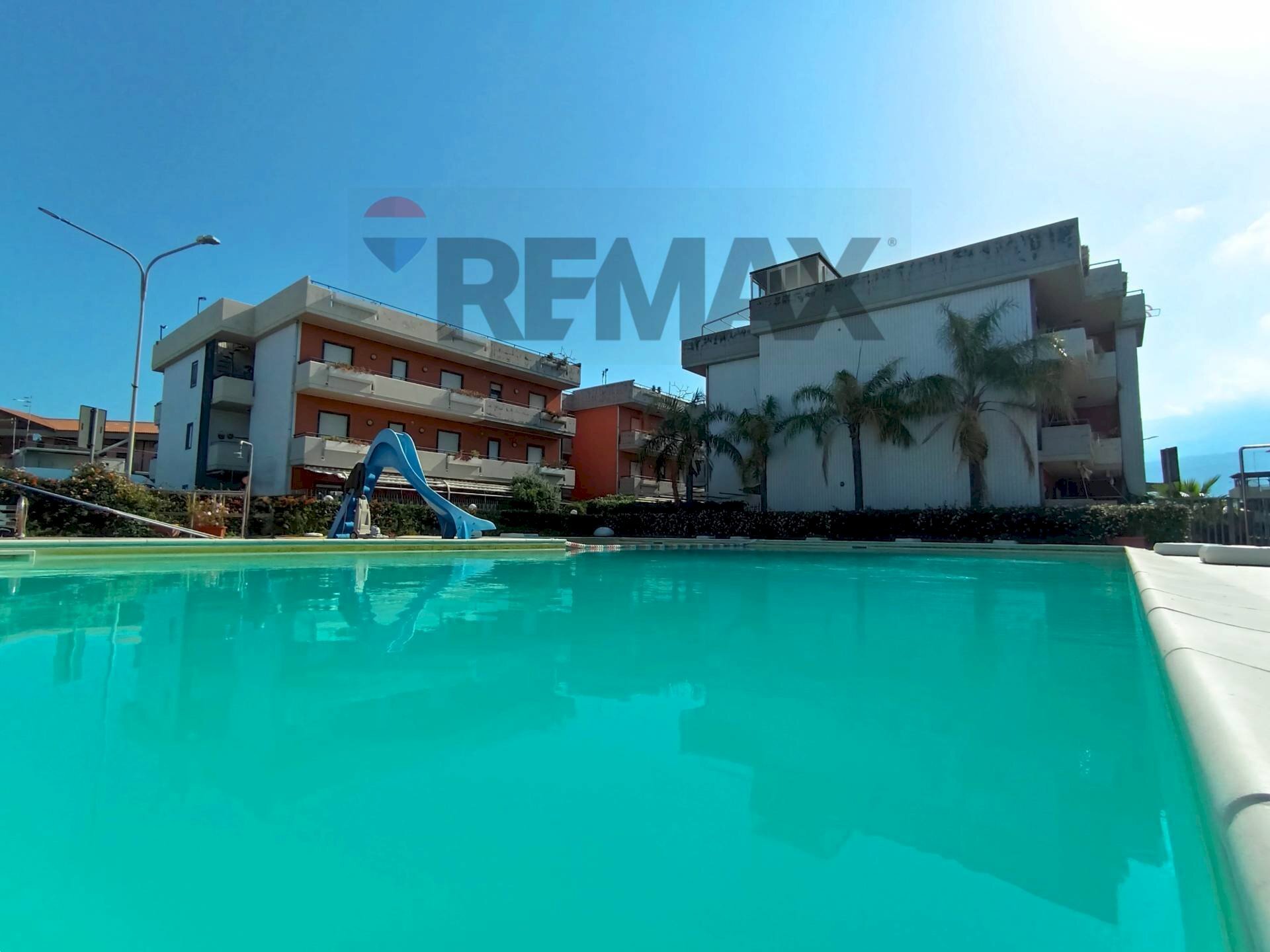 Piscina - Trilocale via immacolata
 
126, Mascali - foto 1