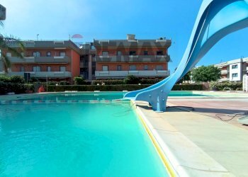 Piscina - Trilocale via immacolata
 
126, Mascali - foto 44
