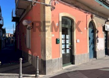 Edificio all\'aperto - Ufficio Piazza della libertà
6, Gravina di Catania - foto 1