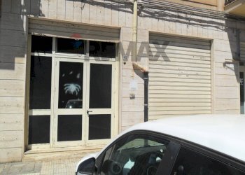 Edificio all\'aperto - Locale Commerciale Via A. De Gasperi
39/43, Caltanissetta - foto 1