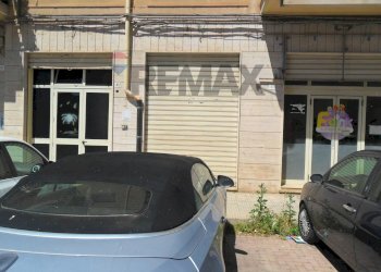 Edificio all\'aperto - Locale Commerciale Via A. De Gasperi
39/43, Caltanissetta - foto 2