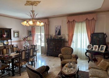 Sala da pranzo - Quadrilocale Viale dei comuni
 
131, Siracusa - foto 1