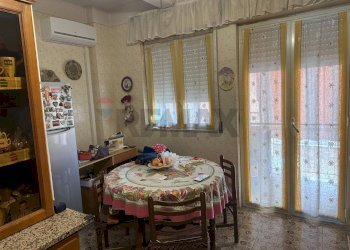Sala da pranzo - Quadrilocale Viale dei comuni
 
131, Siracusa - foto 5
