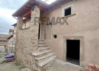 Casa all\'aperto - Casa semi indipendente Via Giuseppe Mazzini
5, Barisciano - foto 1
