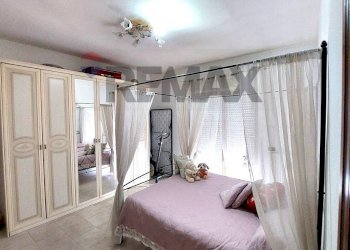 Camera / camera da letto - Four-room apartment via della Libertà
888, Villaricca - photo 22