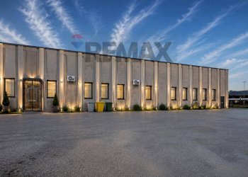 Edificio all\'aperto - Capannone Senigallia - foto 3