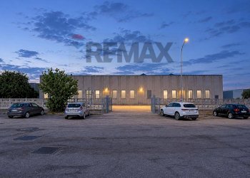 Edificio all\'aperto - Capannone Senigallia - foto 9