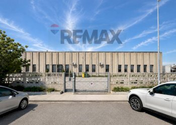 Edificio all\'aperto - Capannone Senigallia - foto 30