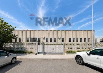 Edificio all\'aperto - Capannone Senigallia - foto 31